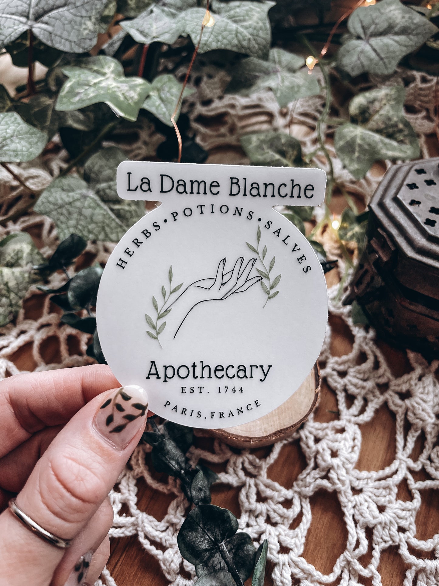 La Dame Blanch Bookish Sticker (Outlander)