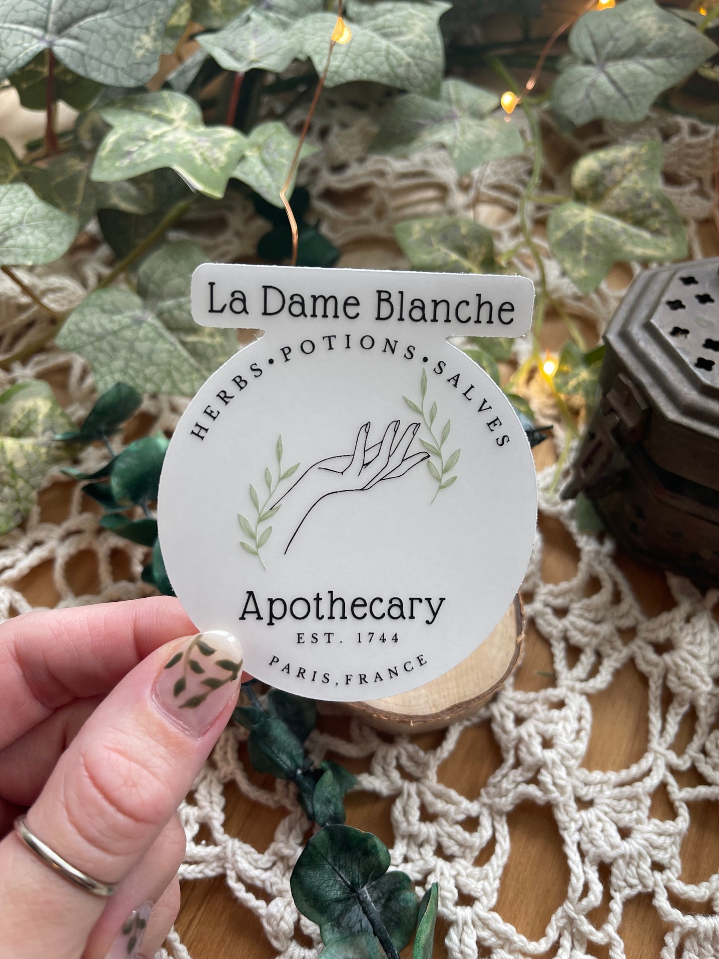La Dame Blanch Bookish Sticker (Outlander)